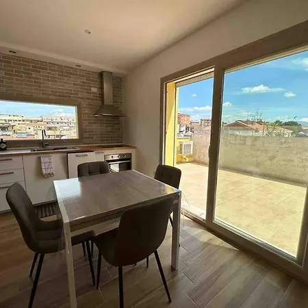 Attico Con Terrazza A Cagliari. Кальяри